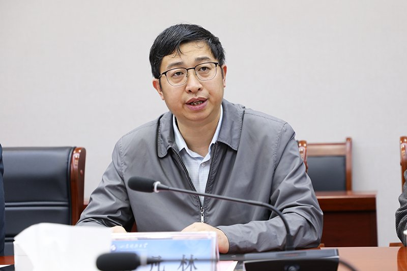 副校长阳凡林出席论证会并致欢迎辞